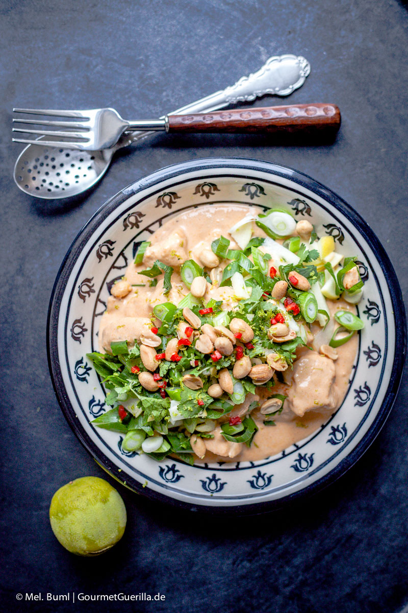 {LCHF Recipe} Chicken in spicy peanut sauce with green crackling topping and coconut-lime-cauli rice GourmetGuerilla.com 