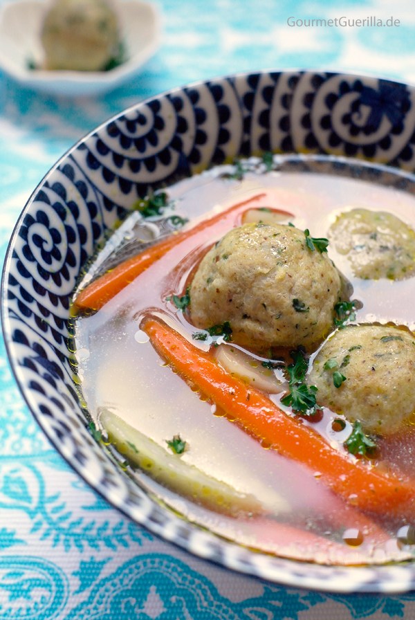 Matzo-Ball-Soup -aka-Mazze-Klosssuppe | GourmetGuerilla.de 