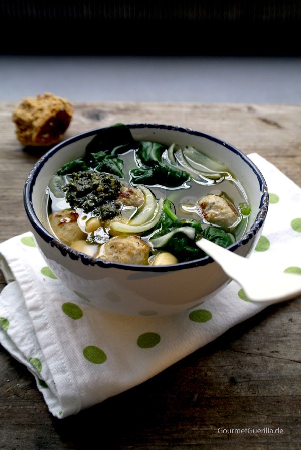 Soup with bratwurst dumplings Spinach beans | GourmetGuerilla.de 