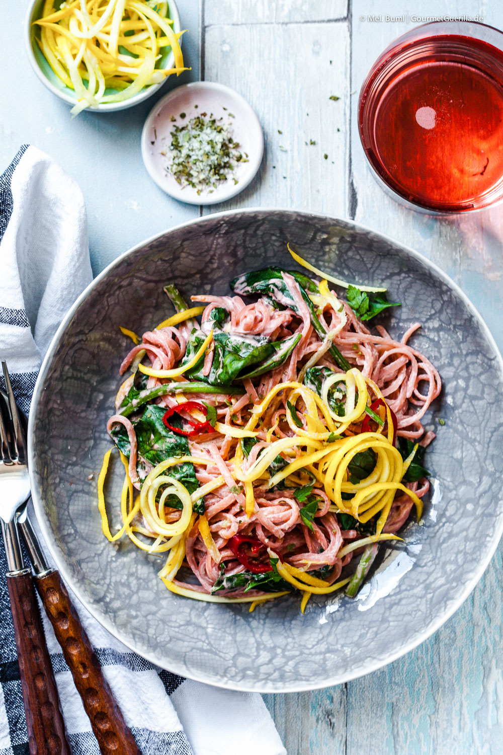 {One Pot} Creamy Pretty Pink Tahini Pasta with spinach and zucchini. Finished in a pot in 20 minutes.